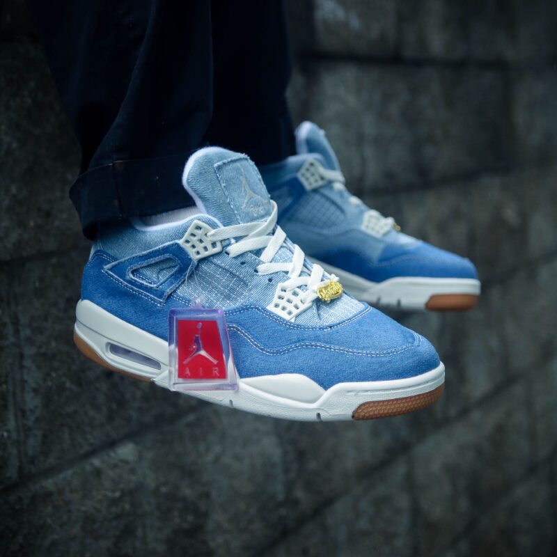 Air Jordan 4 Worn Blue